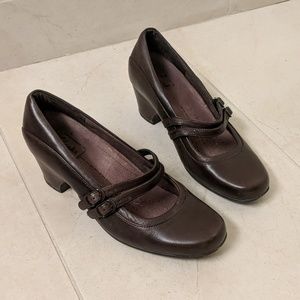 Clarks Mary Jane leather pumps 7 plum brown